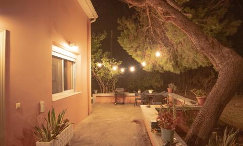 Zahrada ubytování Glykorizo Country Villa, Assos Corinthia