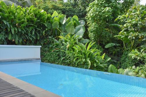 Cape Panwa Hotel Phuketの敷地内または近くにあるプール