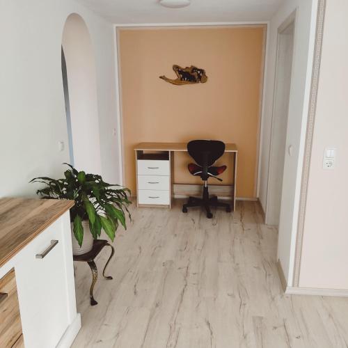 an office with a desk and a chair in a room at Erholung in der Vulkaneifel in Kirchweiler