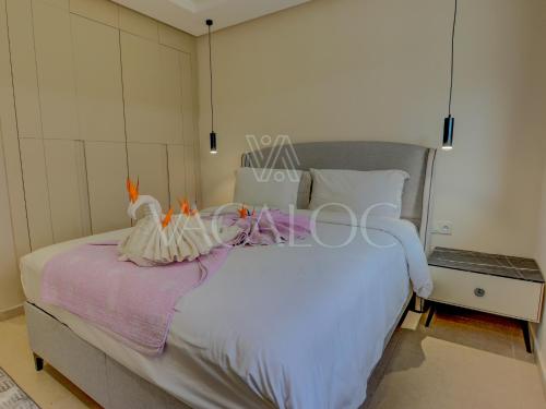 En eller flere senge i et værelse på La Ola - Piscine - Luxe - 2 or 4 Px