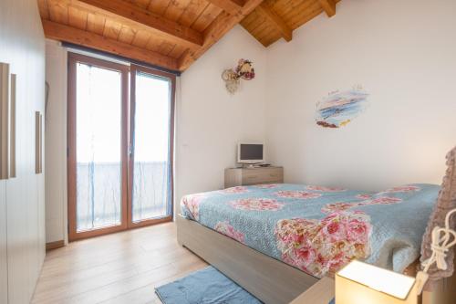 a bedroom with a bed and a large window at La Casa Nel Vigneto in Marina San Vito