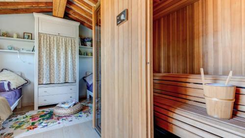 a room with a sauna in a house at Podere San Regolo in Scansano