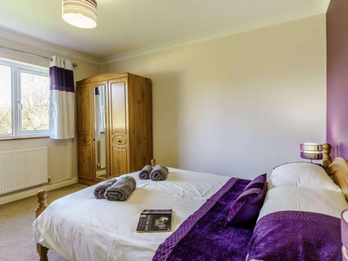 Ένα ή περισσότερα κρεβάτια σε δωμάτιο στο 3 Bed in Narberth 73936