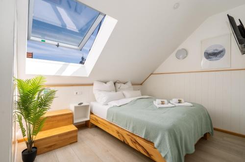 Ένα ή περισσότερα κρεβάτια σε δωμάτιο στο Sali Homes Apartmenthaus Schlossgasse