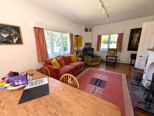 Χώρος καθιστικού στο Cosy Cottage with Large Garden I Semi Rural Retreat! Nearby Countryside, Beaches & Goodwood - Chichester Holiday Properties