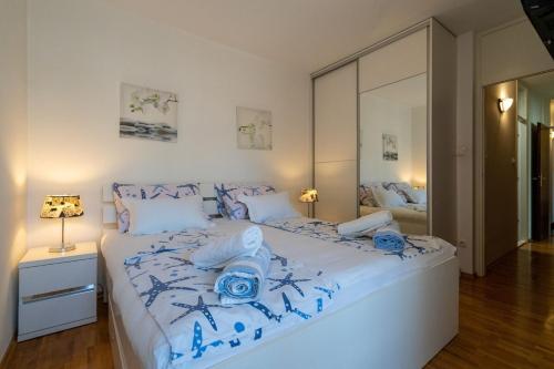 Apartment Khaleesi with sea view