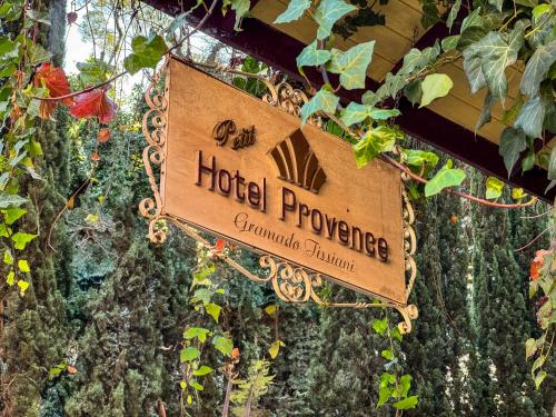 Sijil, anugerah, tanda atau dokumen lain yang dipamerkan di Petit Hotel Provence Gramado