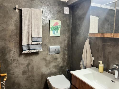 Bilik mandi di Paparouna Seaside House