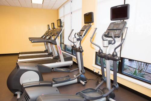 Fitness centrum a/nebo fitness zařízení v ubytování Courtyard by Marriott Lubbock Downtown/University Area