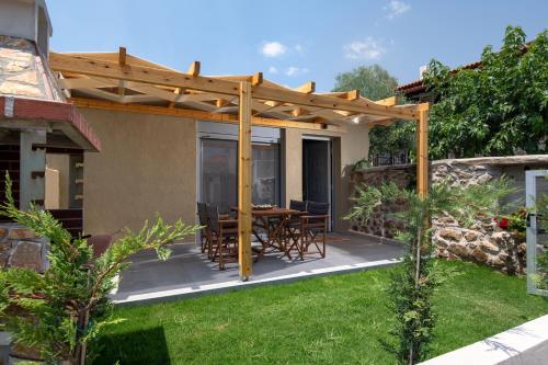 Amira House Sithonia