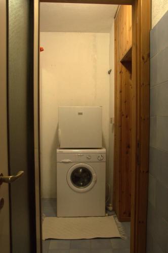 a washer and dryer in a small room at Cozy house near Asei with garden and terrace in Casa del Bosco