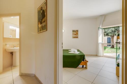 a bathroom with a green table and a sink at Villetta Serra Alimini in Otranto