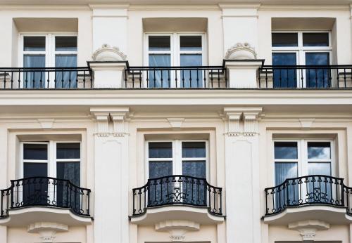 LTS RENT Comfortable RIVER VIEW & ART, Five Rooms