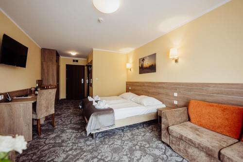 a hotel room with a bed and a couch at Hotel Na Skarpie in Szklarska Poręba