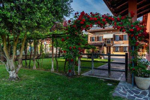 Κήπος έξω από το Cascina D'Ghistu