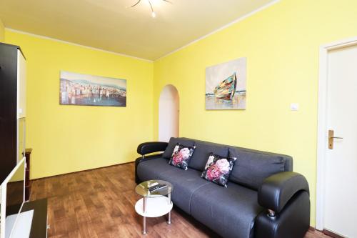 Apartment Opatija 365, steps from the sea & city center, free street parking