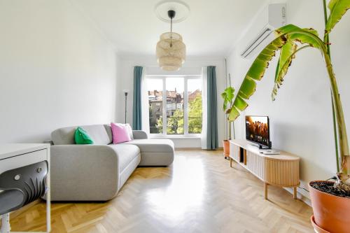 Scandinavian Charm - Central 1BD with Desk by Flat Manager