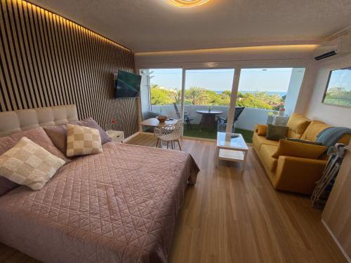 Marbella Beach View and Pool