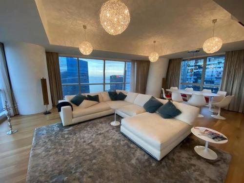 Super high floor Apartment with 3 bedroom - 60 floor