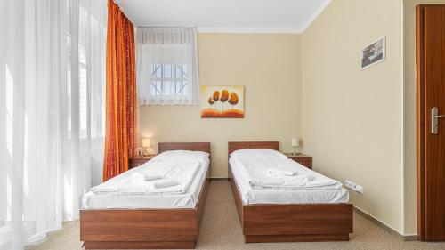 a room with two beds in a room at Hotel Samechov - konferenční hotel in Samechov