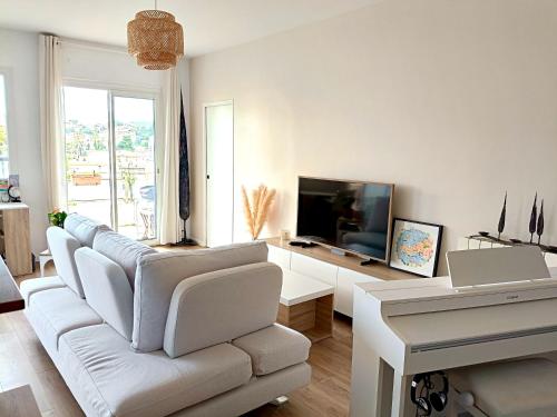 Stunning 2 bedroom apartment with Terrace and Sea view, Nice Cimiez Liberation