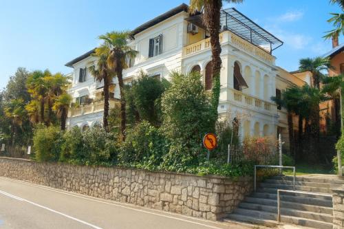 Apartment Opatija 365, steps from the sea & city center, free street parking