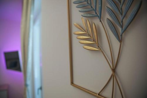 a mirror on a wall with a painting on it at Celsius Home in Lecce