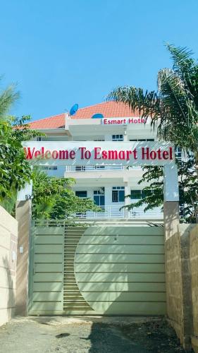 Gallery image of Esmart Hotel Arusha in Nkoanrua
