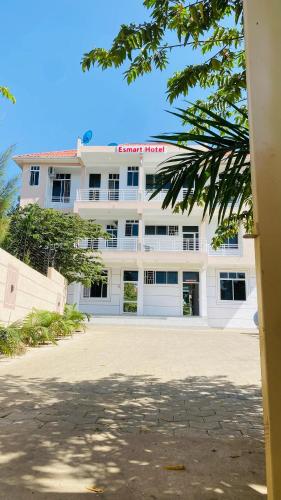 Gallery image of Esmart Hotel Arusha in Nkoanrua
