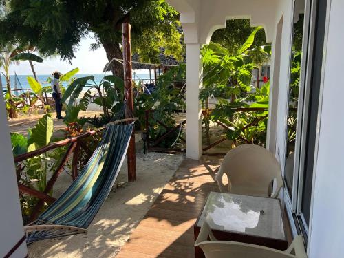 Balkoni atau teres di Zanzi beach hotel
