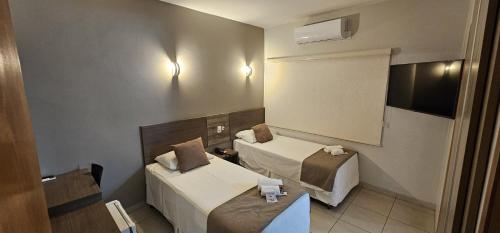 Hotel Piratininga Avenida Amazonas - Rondonópolisにあるベッド