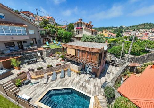 Bazén v ubytování Casa Vila do mar nebo v jeho okolí