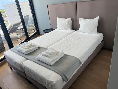 Postel nebo postele na pokoji v ubytování Denia Beach penthouse met zeezicht aan het strand
