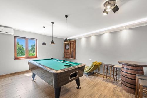a room with a pool table and a bar at Villa Marko by aneo travel in Ledenice