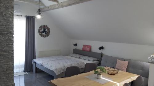a living room with a bed and a table at Studio apartman GRIZZLY in Slunj
