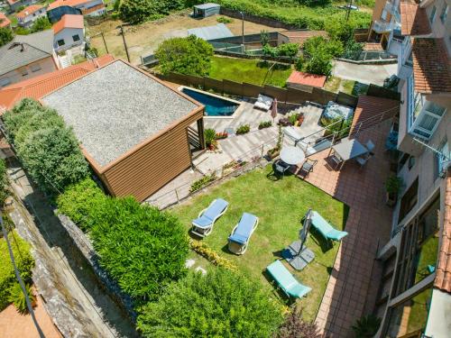 an aerial view of a yard with chairs and a pool at CABAÑA VILA DO MAR in Baiona