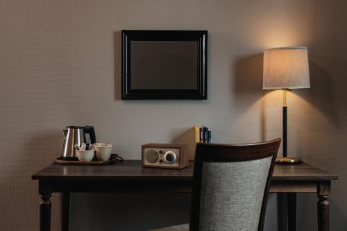 a desk with a lamp and a radio on it at Home Hotel Uman in Umeå