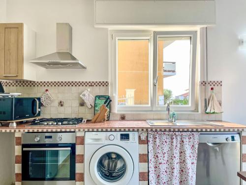 Cucina o angolo cottura di Apartment Annalisa - SLR132 by Interhome
