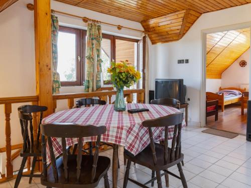 Posedenie v ubytovaní Holiday Home Csonka by Interhome