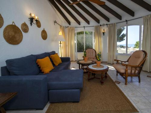 Posezení v ubytování Holiday Home Villa Servinola by Interhome