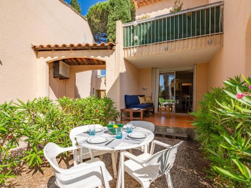 Apartment Les Coteaux de la Nartelle-28 by Interhome