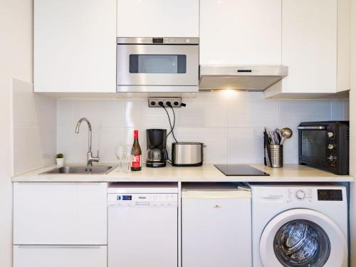 Photo de la galerie de l'établissement Studio Raphaël-2 by Interhome, à Biarritz