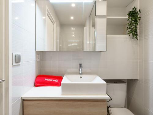 Photo de la galerie de l'établissement Studio Raphaël-2 by Interhome, à Biarritz