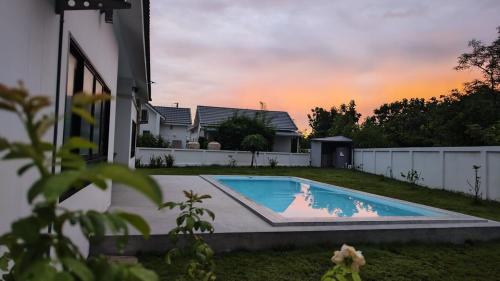Πισίνα στο ή κοντά στο Avi Pool Villacnx