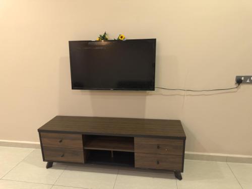 a flat screen tv hanging on a wall at MM HomeStay 82 in Kamunting