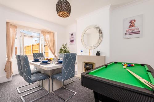 a living room with a pool table and a mirror at Luxury House - Pool Table - Parking - Brand New in Little Coates