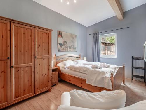 a bedroom with two beds and a window at Apartment Simonhöhe Kärntentraum-2 by Interhome in Sankt Paul