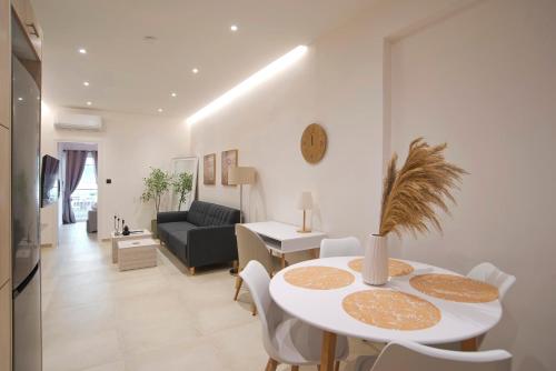Aliki Spacious, Fully Reno 2BA Apartment
