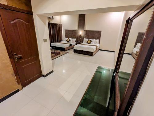 Gallery image of shelton guest House in Lahore