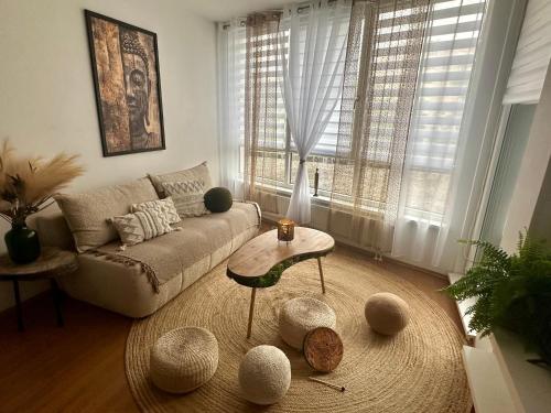 a living room with a couch and a table at Bali byt s parkovacím místem v centru města in České Budějovice